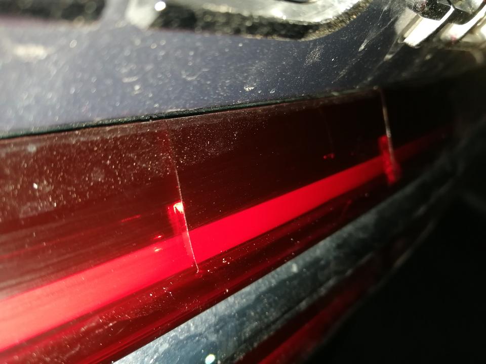 宋pro 新车 8月头提的车  后尾灯裂开了 不是撞的  能找4s理赔不