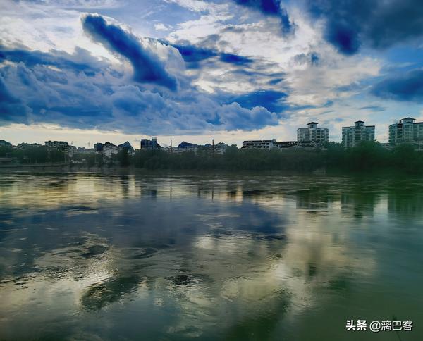 明白一些事看清一些人的英文(明白一些道理的英文)