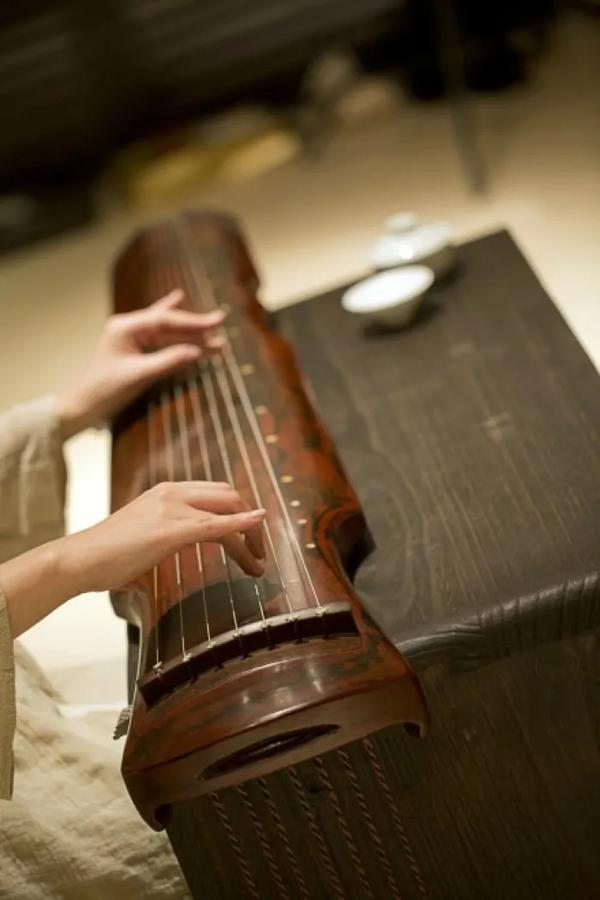 为什么鼻子越捏越大了(为什么鼻子越捏越大了怎么回事)