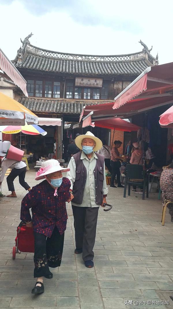 驼背图片(驼背图片儿童严重)