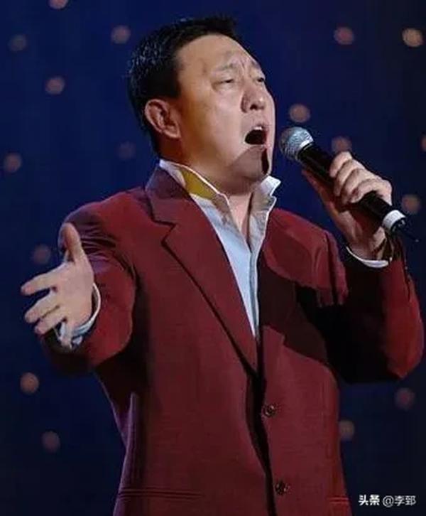 颔首一笑（颔首一笑怎么读拼音）