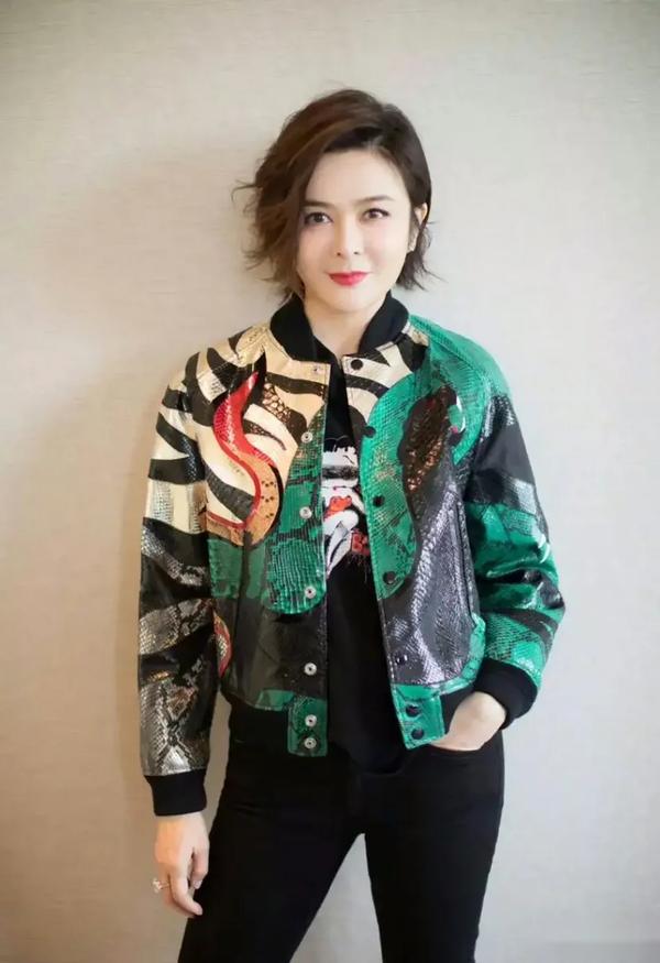 四五十女人适合穿棒球服吗(四五十女人适合穿棒球服吗)