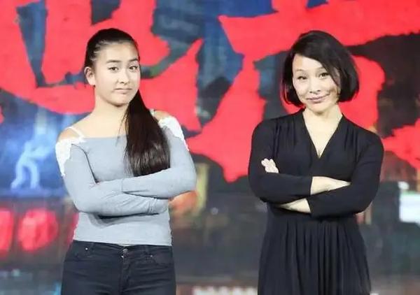 减龄发型2020最新中长图片（减龄发型2020最新中长图片女）