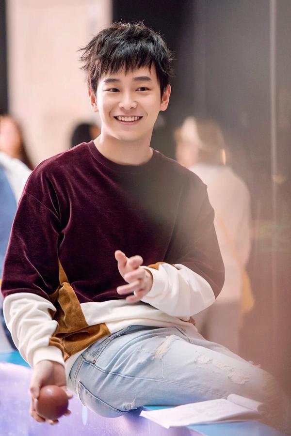 是谁在捧彭昱畅（彭昱畅是谁啊）