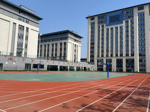 全封闭式军事化管理学校(全封闭式军事化管理学校好不好-)