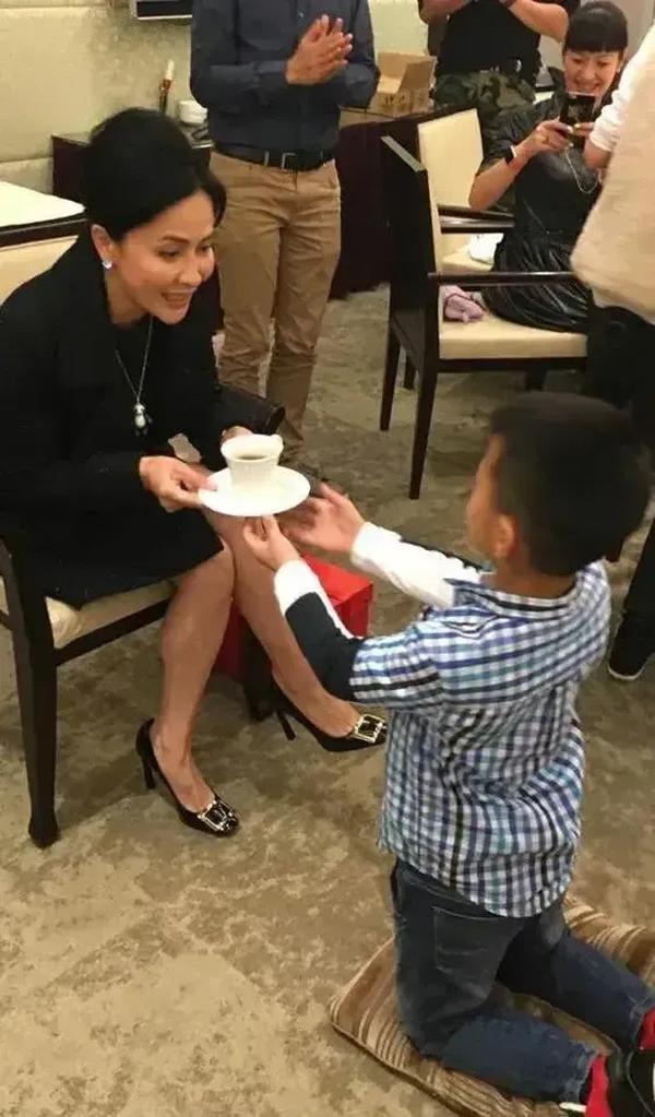 刘嘉玲康康渊源(刘嘉玲康康缘分为什么)