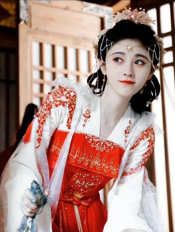 鞠婧祎古代最好看的照片（鞠婧祎古代最好看的照片高清）