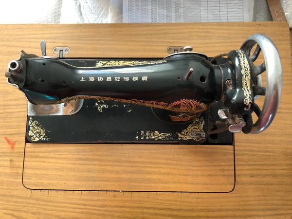 以前的老式缝纫机现在值多少钱（以前的老式缝纫机现在值多少钱一台）