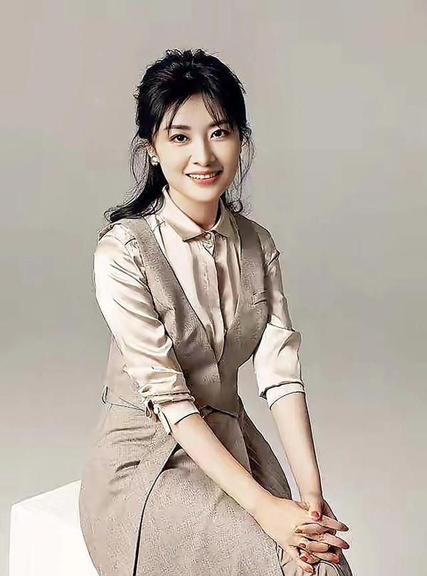 主持人的技巧和台风(因为台风火起来的主持人)