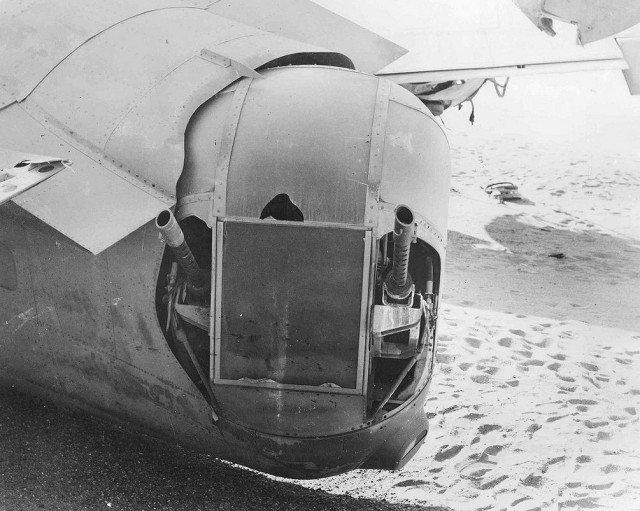 空中霸王B24轰炸机，1943年离奇失踪15年后找到