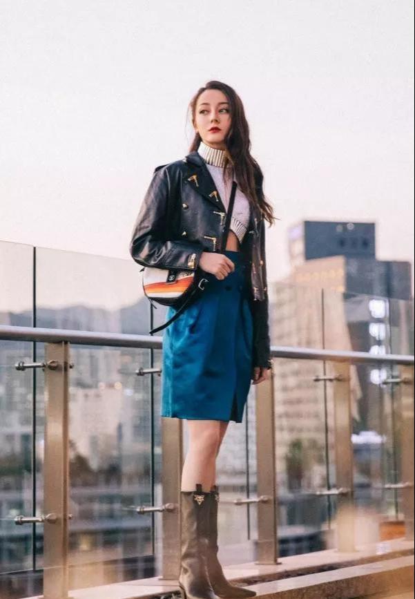在线教做人？热巴现身韩国，随便一张未P图都能碾压韩国女明星