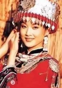 宋祖英近照曝光，当年的女神老了皱纹明显