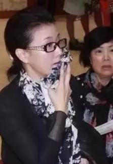 宋祖英近照曝光，当年的女神老了皱纹明显