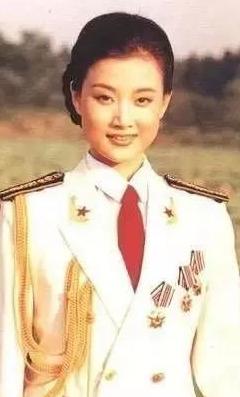 宋祖英近照曝光，当年的女神老了皱纹明显