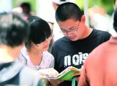一退休教师亲诉：私立高中老板绞杀公立高中的