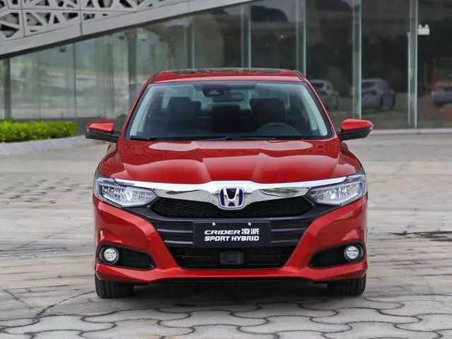 当最省油的本田遇上最省油的丰田！应该怎么选