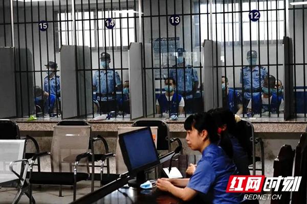 湘潭县“周县长”覆灭记：混社会将近三十年，以商养黑以黑护商……