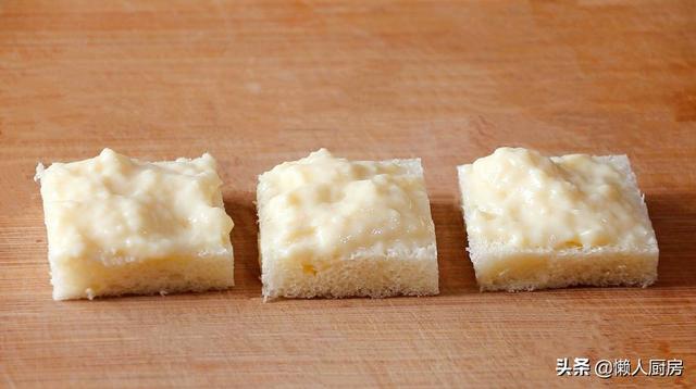 吐司别只会做三明治，配上牛奶和2个鸡蛋，这样做着吃更香