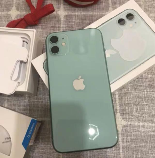 2020年iPhone XS Max和iPhone 11哪个更值得入手，用户真实评价