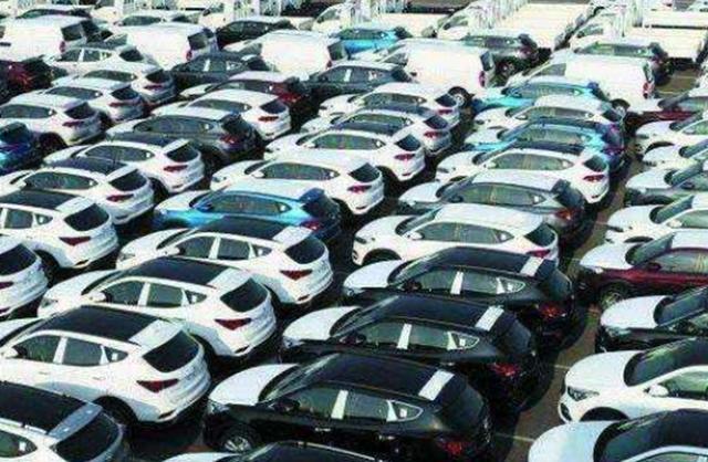 起亞又“抑郁”了？庫存車堆滿停車場(chǎng)，網(wǎng)友：真的無可救藥了嗎？