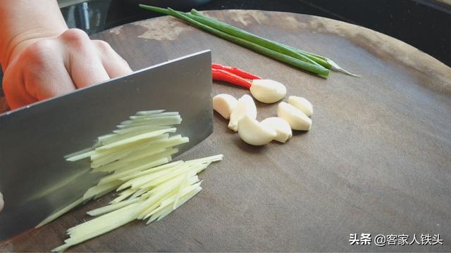 越热越爱做的一道懒人菜，十几分钟出锅，营养好吃还便宜，超简单