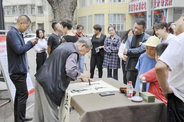 危旧房屋改建幸福庭院西宁市昆仑路东社区15分钟圈出辖区便民服务