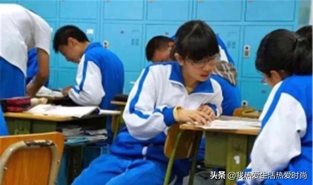 为什么“贵族学校”女生校服是裙子，普通学校