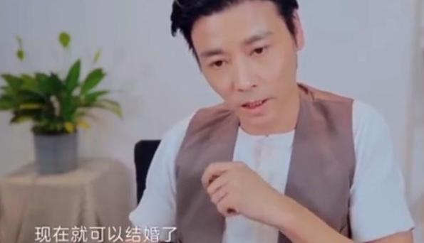 蔡少芬自曝逼婚张晋，要么结婚要么分手，事业