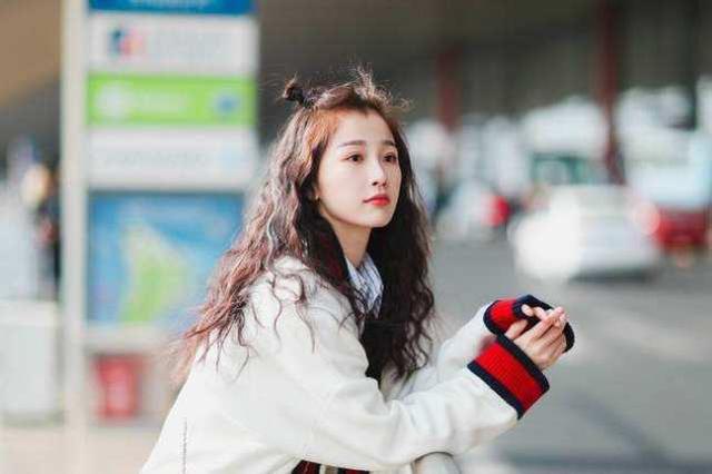 虞书欣小号发文频繁，粉丝激烈抗议反而不吭声