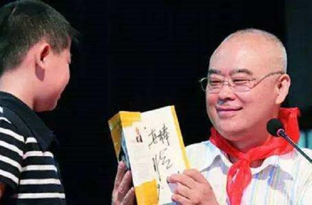 \"童话大王\"郑渊洁让儿子弃应试教育，编