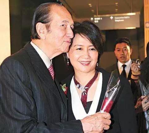 赌王讣闻曝光，多个17子，四太梁安琪转正，奚梦瑶名字醒目