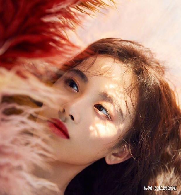 杨超越和鞠婧祎，一个初恋脸，一个高冷脸，你喜欢哪一个