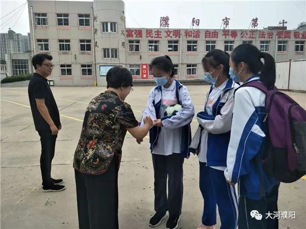 濮陽市第十中學進行初中畢業典禮