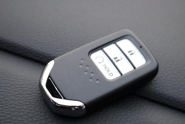 铁了心扳倒大众！油耗4.3L人称“家用王”，带双