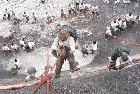 印军后院再起火，补给线难修复，一线士兵躲进洞穴，军内矛盾激化