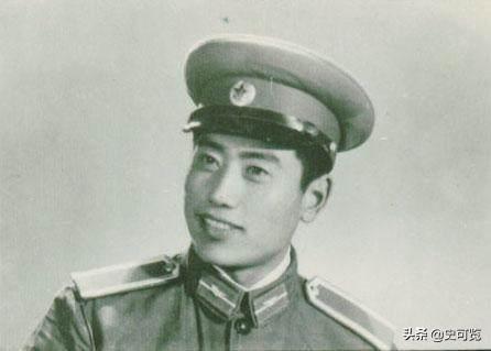 林彪坠落后，三人举枪自尽，两人毙命，一个朝