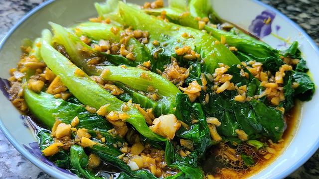 爱吃生菜试试这样做，做法简单味道浓，很好吃的一道家常菜