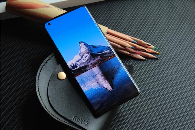 OnePlus 8 Pro深度体验！高素质屏幕下的真安卓旗舰