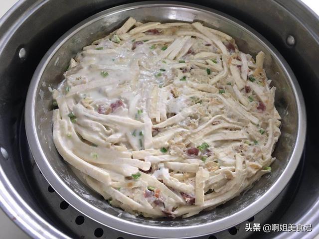 广式芋头糕，咸香软糯不粘牙，小时候的味道