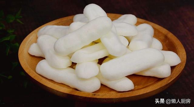 别只会给孩子买零食吃，用蛋清和米饭就能做米饼，没有添加剂