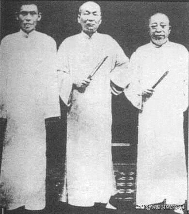 黄金荣有一张王牌，清一色的美女，上海滩攻无不克