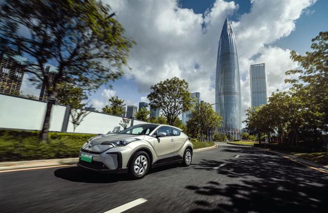 开启"触电"新生活，与广汽丰田纯电SUV C-HR EV一同进化