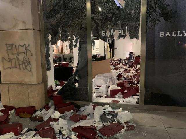 暴徒点燃华盛顿，连穷人区和流浪汉也没放过，