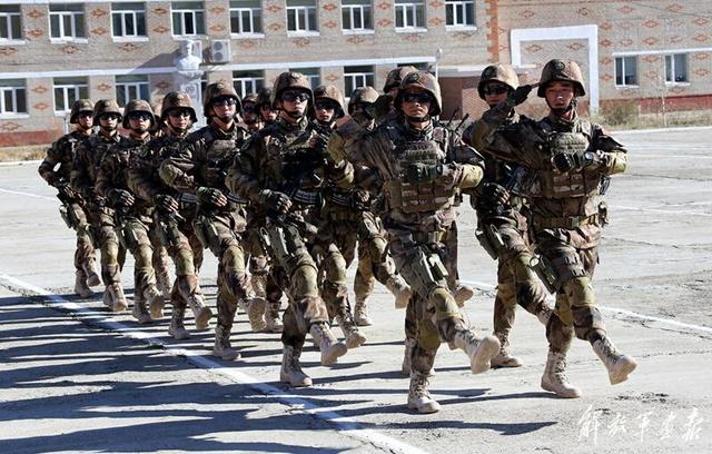 中国特种兵形象变迁：单兵装备越来越好，数字