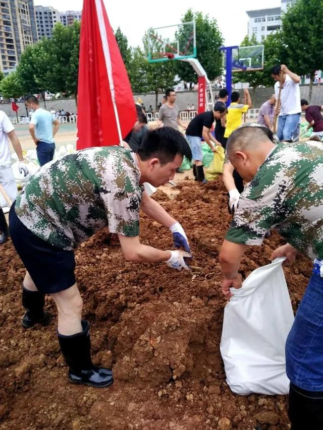 湖北武穴实验小学吴林森：舍家取义真男儿 防汛抢险显本色