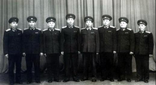 他是开国中将，一生共17次负重伤，中弹后竟然刮