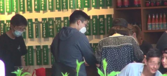 霍启刚一有时间就与郭晶晶腻在一起 难怪婚后两