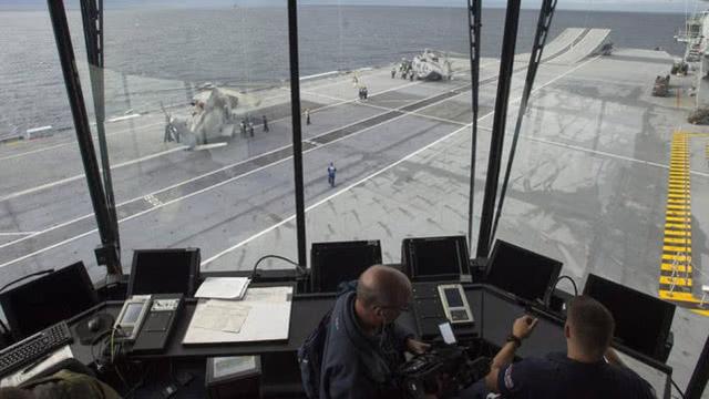 075型攻击舰新设计了全景塔台，大窗户视野的优