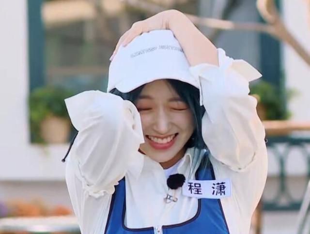 跑男玩“水炸弹”游戏，其他女嘉宾都选择护头发，唯独她与众不同