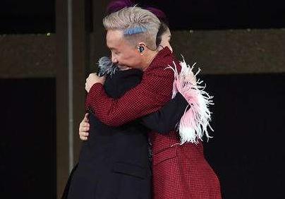 明明有巨星潜质可惜一直红不起来，她要是认命